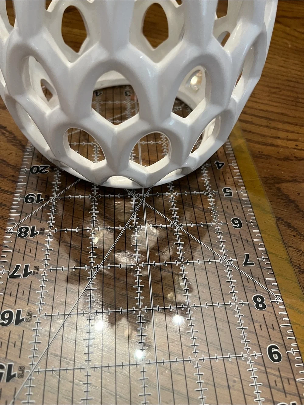 Gold and White Ceramic Pineapple Candle Holder - No‎ base
